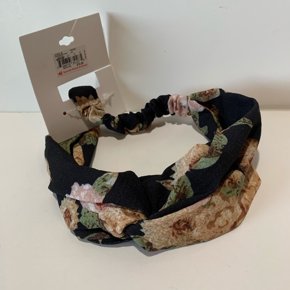 Accessories - Women’s Black Print Knot stretchy headband. NEW